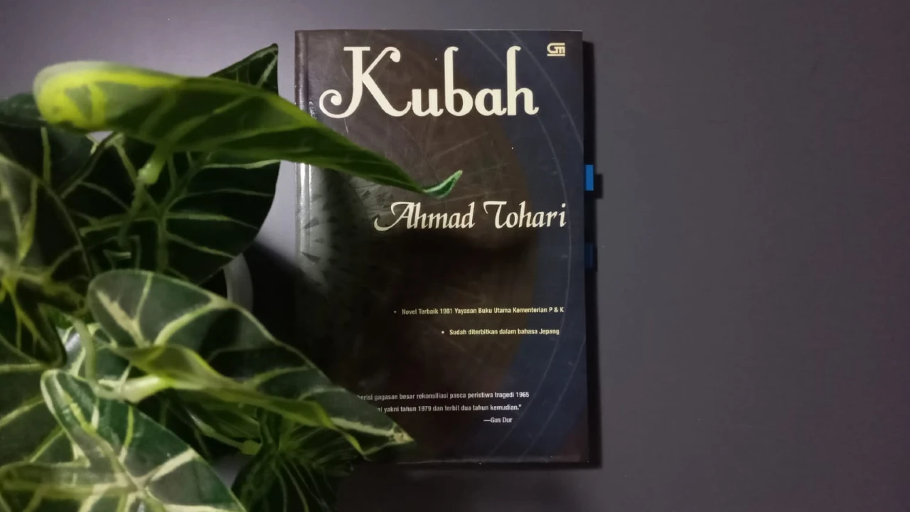 Resensi Kubah Ahmad Tohari